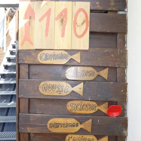 Cambuse A Au Premier Etage A 50 Metres De La *