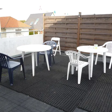 Cambuse A Au Premier Etage A 50 Metres De La アパート *