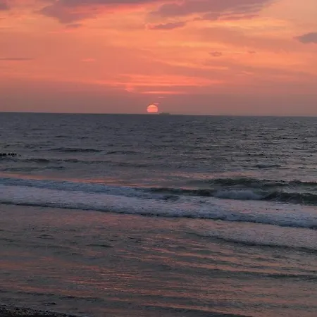 Cambuse A Au Premier Etage A 50 Metres De La Sangatte