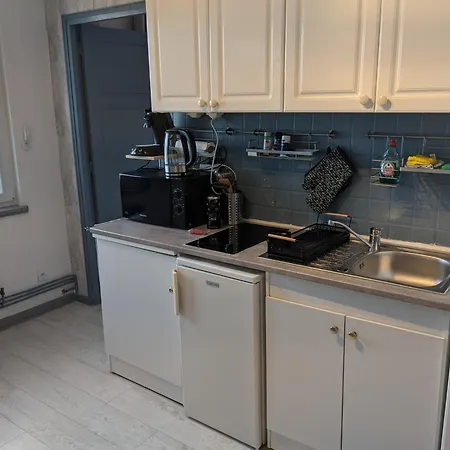 Cambuse A Au Premier Etage A 50 Metres De La *